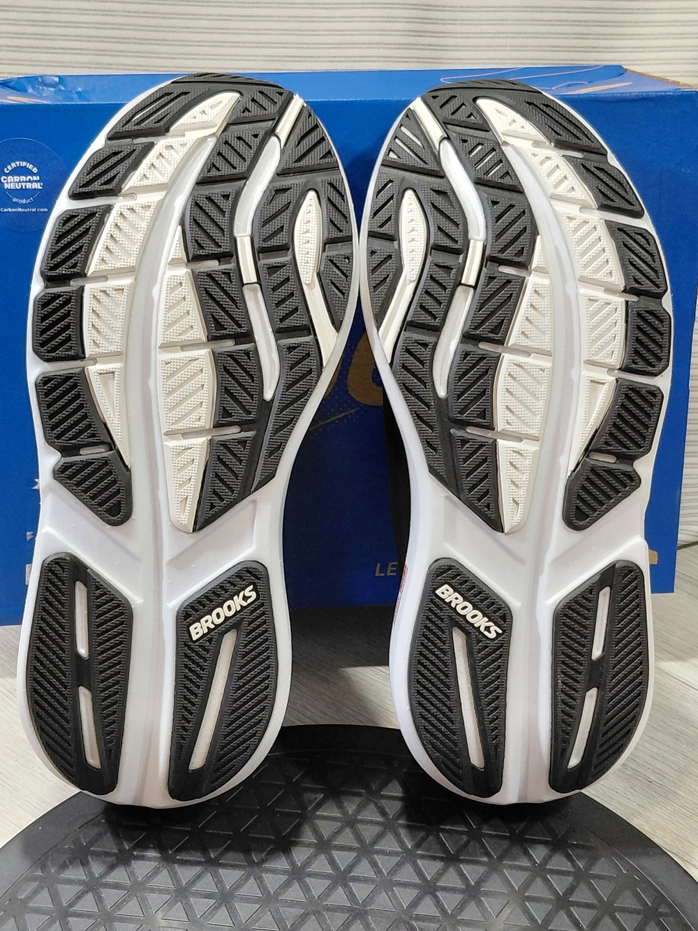 NEW Brooks Womens Ghost Max 3 Running Shoes - Black with Rose Gold SIZE 8B - Picture 12 of 14